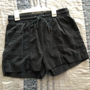 Universal Thread utility shorts